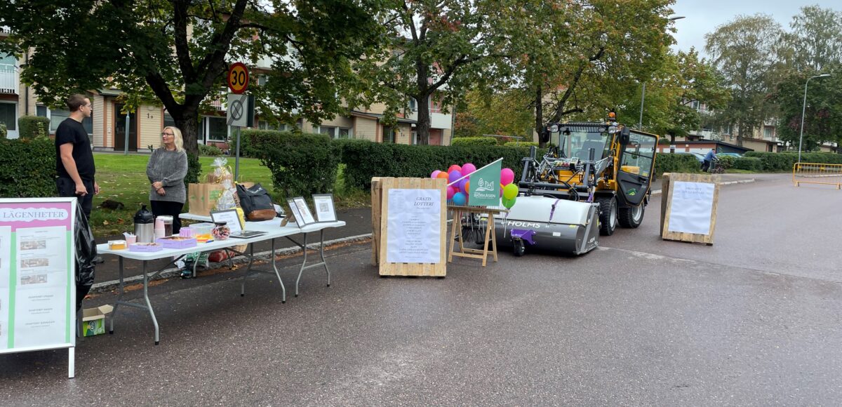 Vi kommer vara med på marknaden i år också med lotteri som förtjänsten går direkt till barncancerfonden (5:- per lott). Alla priser kommer från företag i storfors. Vi kommer även bjuda kaffe och saft.